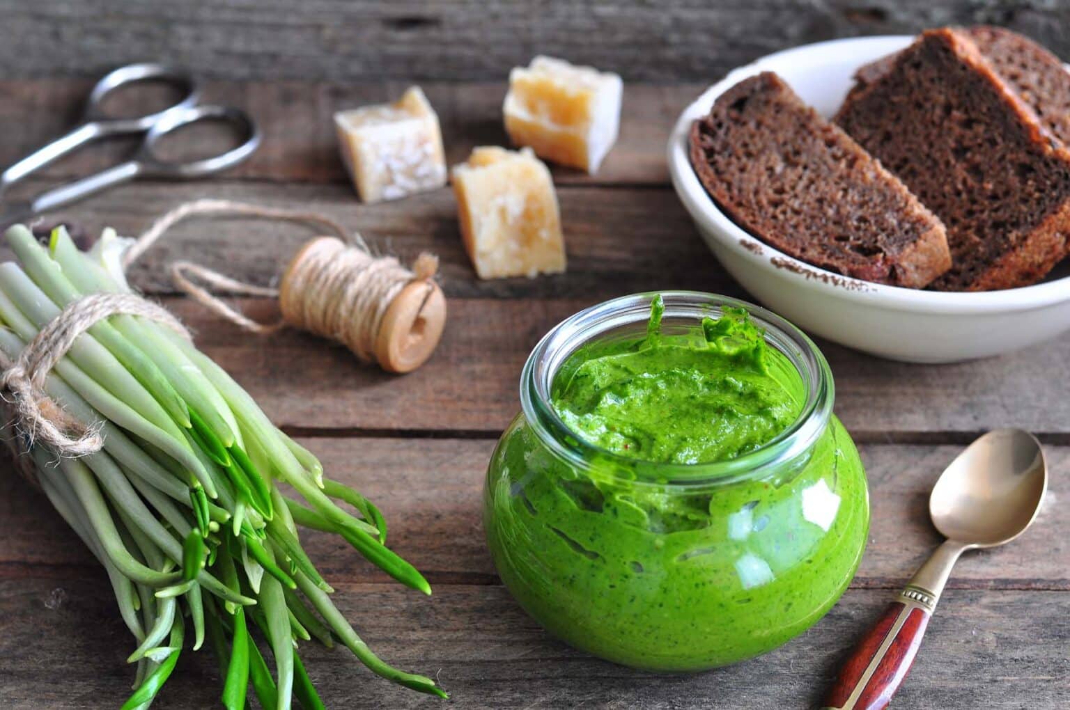 Bärlauch-Avocado-Limetten-Dressing für Salate oder als Dip