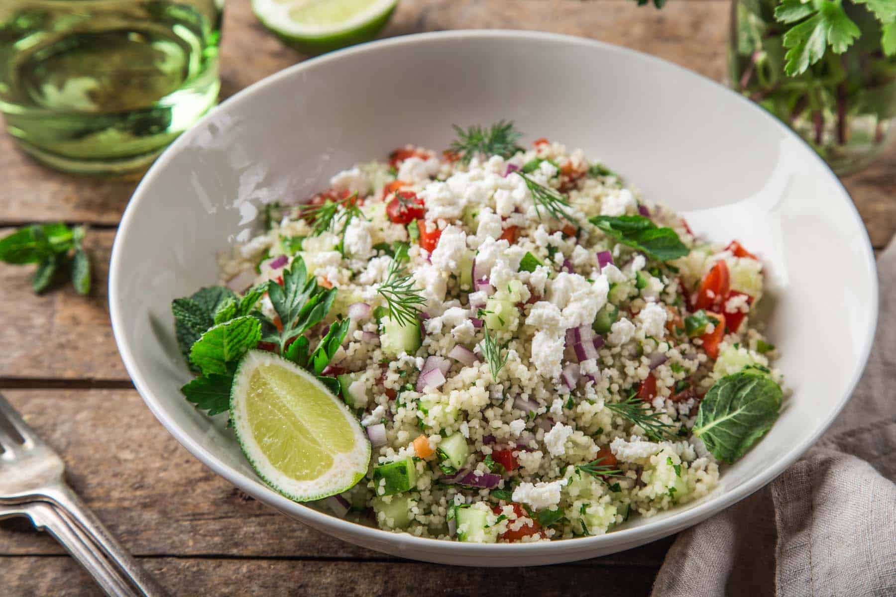 Bärlauch-Couscous-Salat mit Paprika und Feta