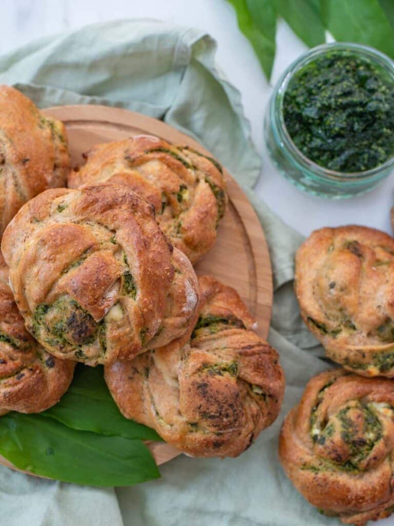 Bärlauch-Schafskäse-Brötchen