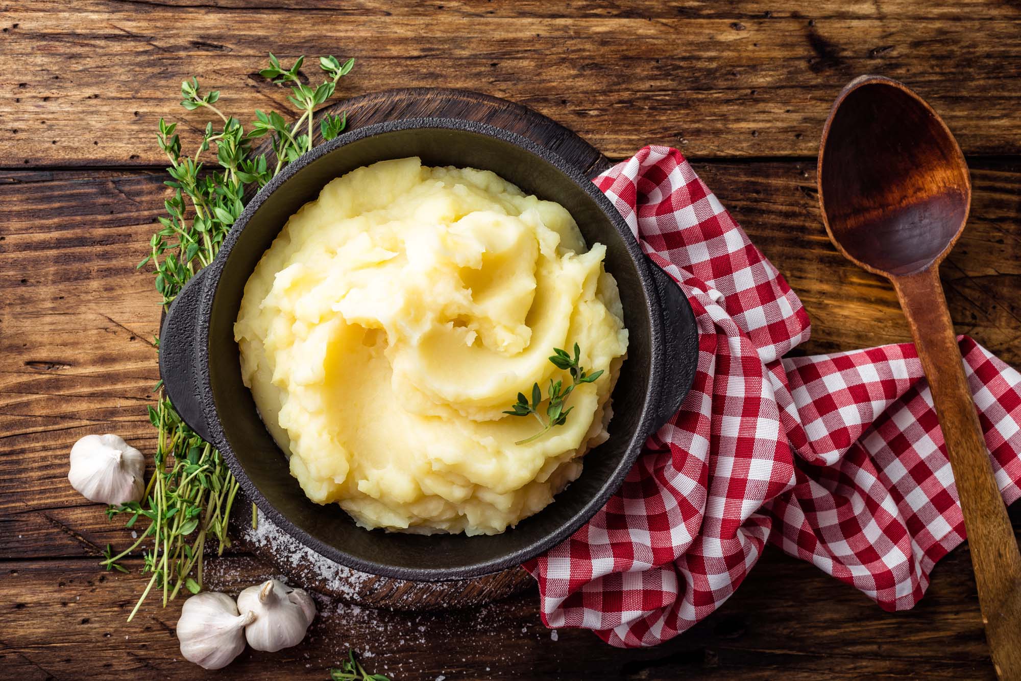 Bärwurz-Kartoffelpüree mit geröstetem Knoblauch und Thymian