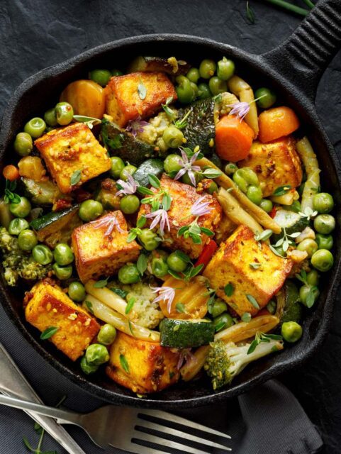 Gebratener Tofu mit Bärwurz-Ratatouille und Quinoa | Waldmahl.de