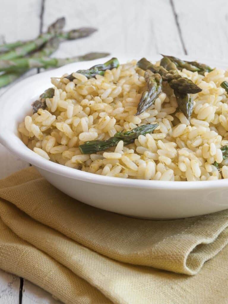 Bärlauch-Risotto mit gebratenem Spargel und Parmesan