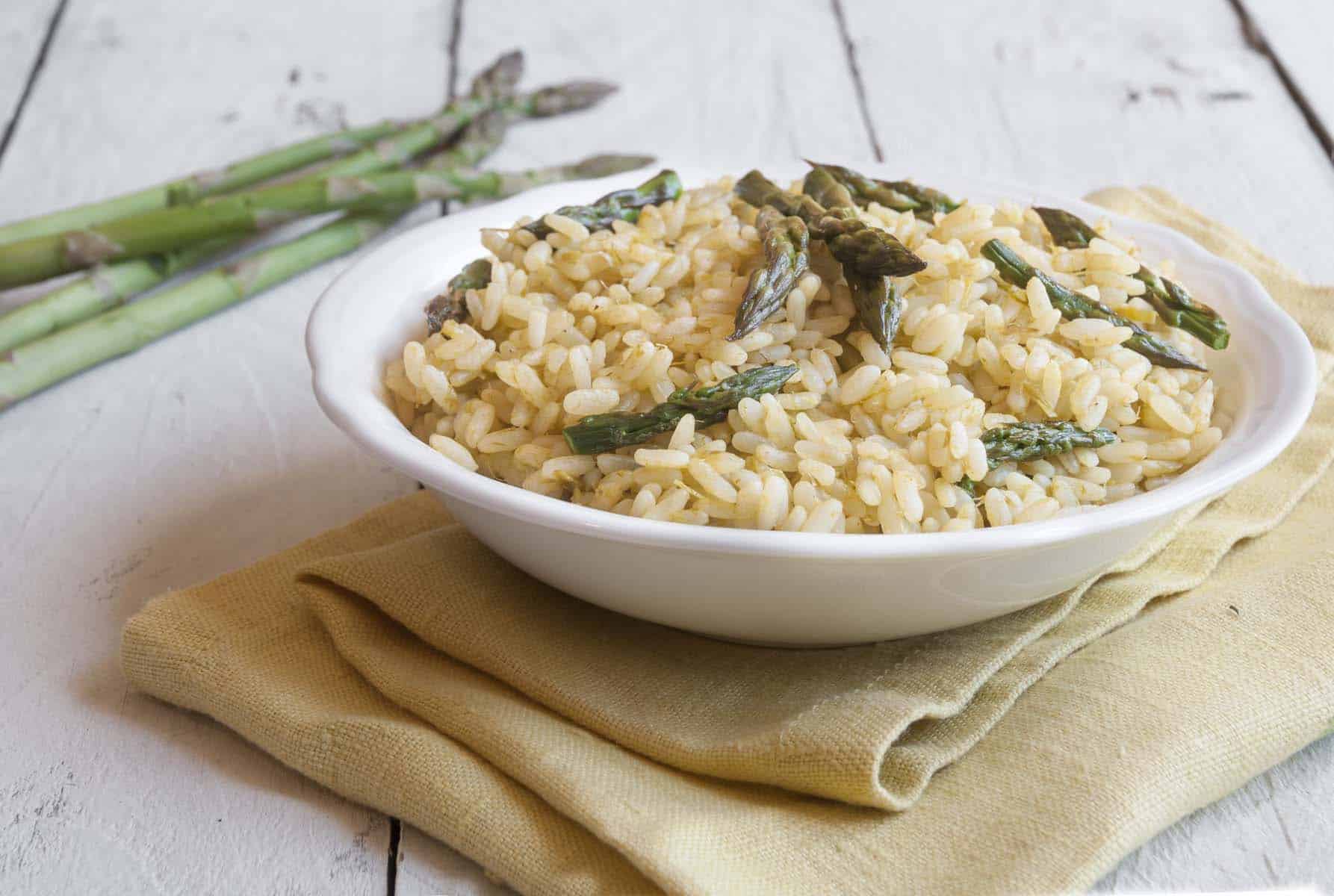 Bärlauch-Risotto mit gebratenem Spargel und Parmesan