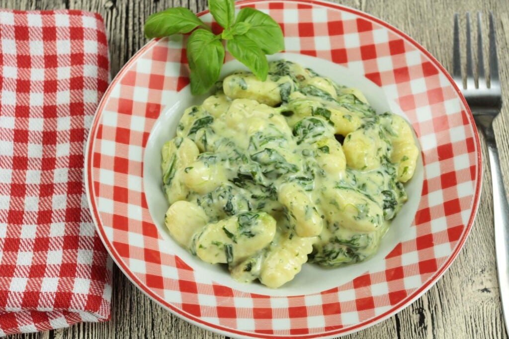 Gnocchi in Spinat-Sauce mit Bärlauch