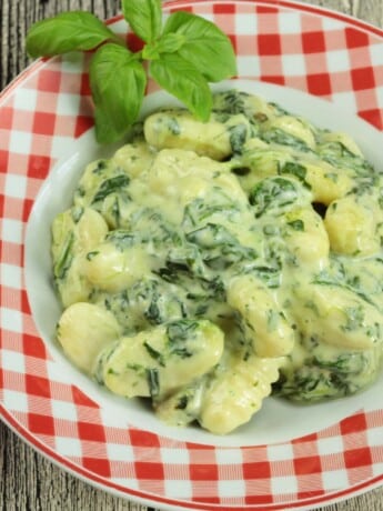 Gnocchi in Spinat-Sauce mit Bärlauch