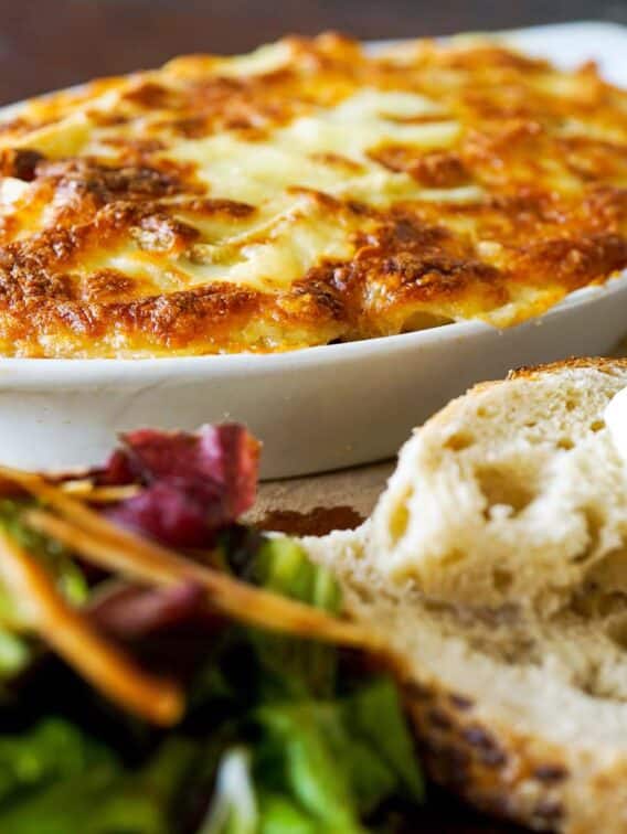 Gratin mit Minutensteaks, Frischkäse-Sauce mit Knoblauchsrauke ...