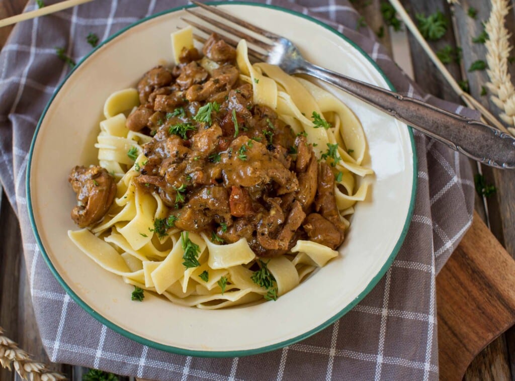 Pasta in cremiger Puten-Champignon-Sauce mit Bärlauch