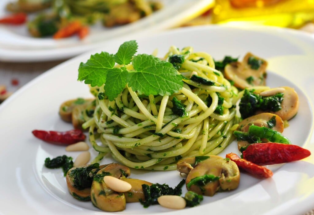 Schnelle One Pot Pasta mit Bärlauch, Spinat und Parmesan