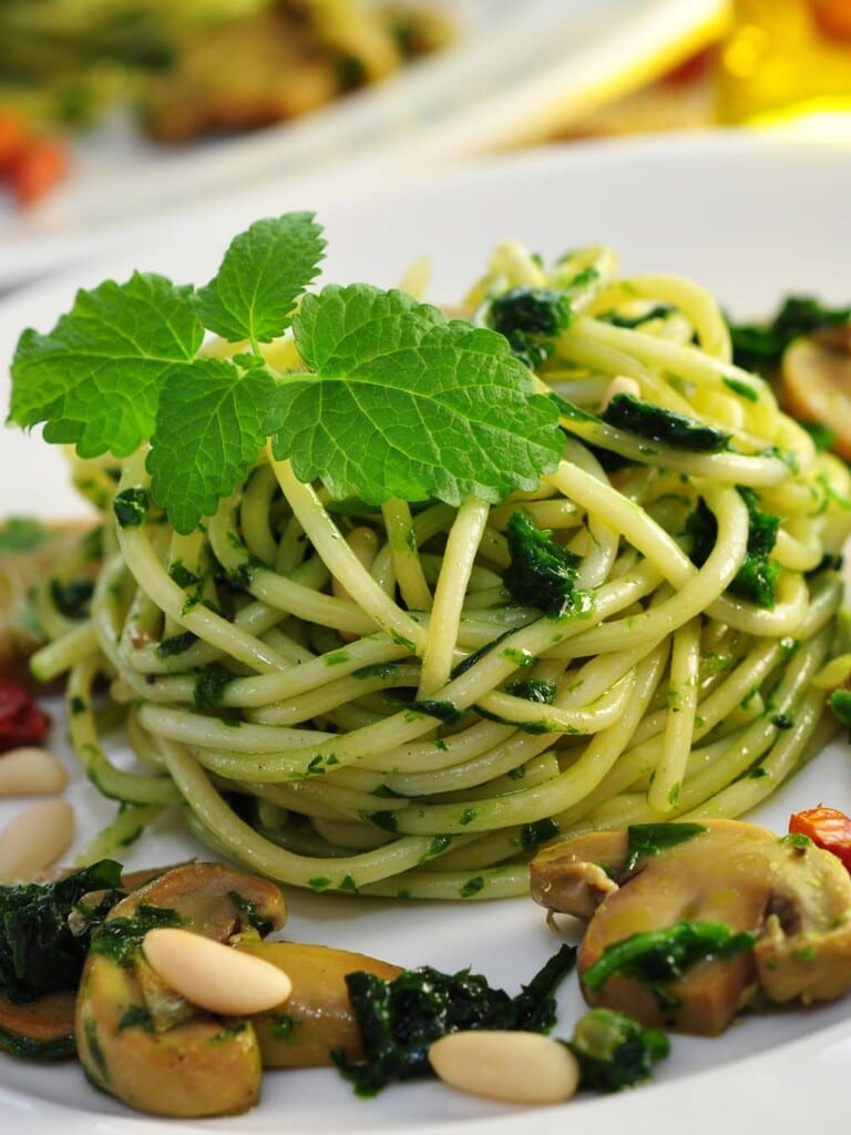 Schnelle One Pot Pasta mit Bärlauch, Spinat und Parmesan