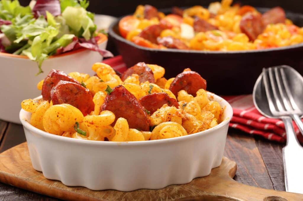 Pikante Kornelkirschen-Chorizo-Pasta mit sonnengetrockneten Tomaten