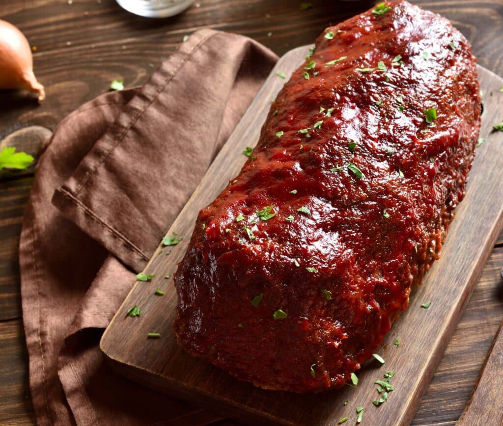 Saftiges Rindfleisch mit süß-scharfe Kornelkirschen-Glasur, würziger Paprika und feurigem Cayennepfeffer