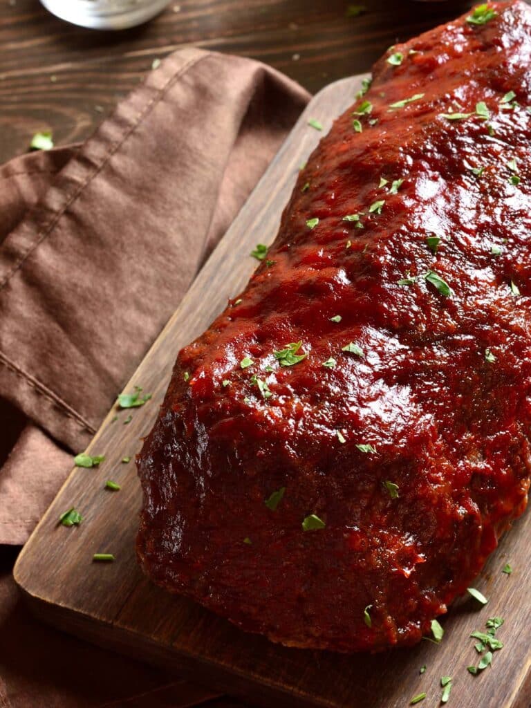 Saftiges Rindfleisch mit süß-scharfe Kornelkirschen-Glasur, würziger Paprika und feurigem Cayennepfeffer