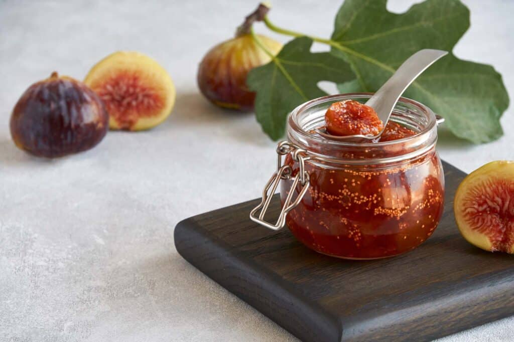 Holunderbeeren-Feigen-Chutney mit einem Hauch von Chili