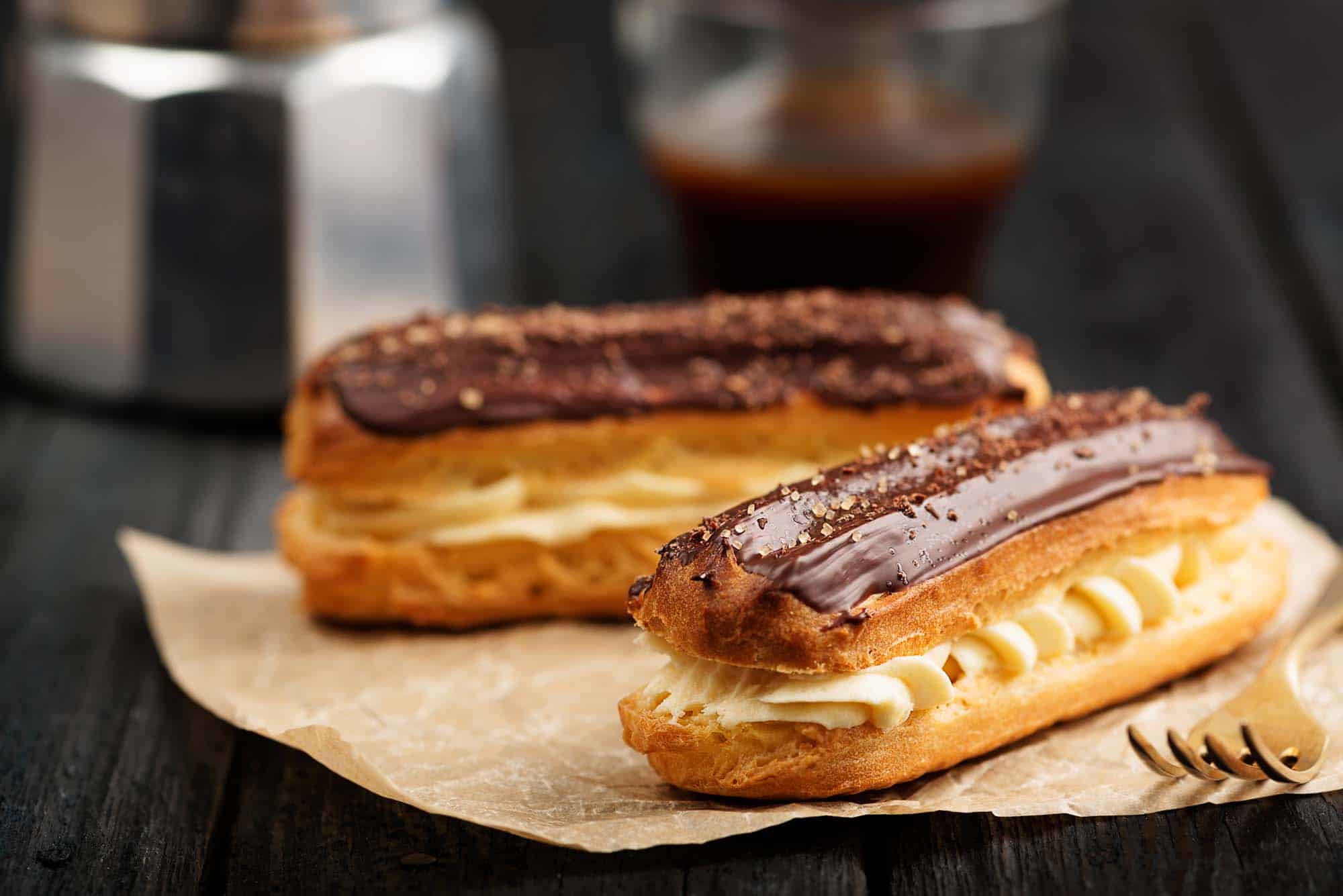 Holunderbeeren-Vanille-Eclairs mit cremiger Puddingfüllung