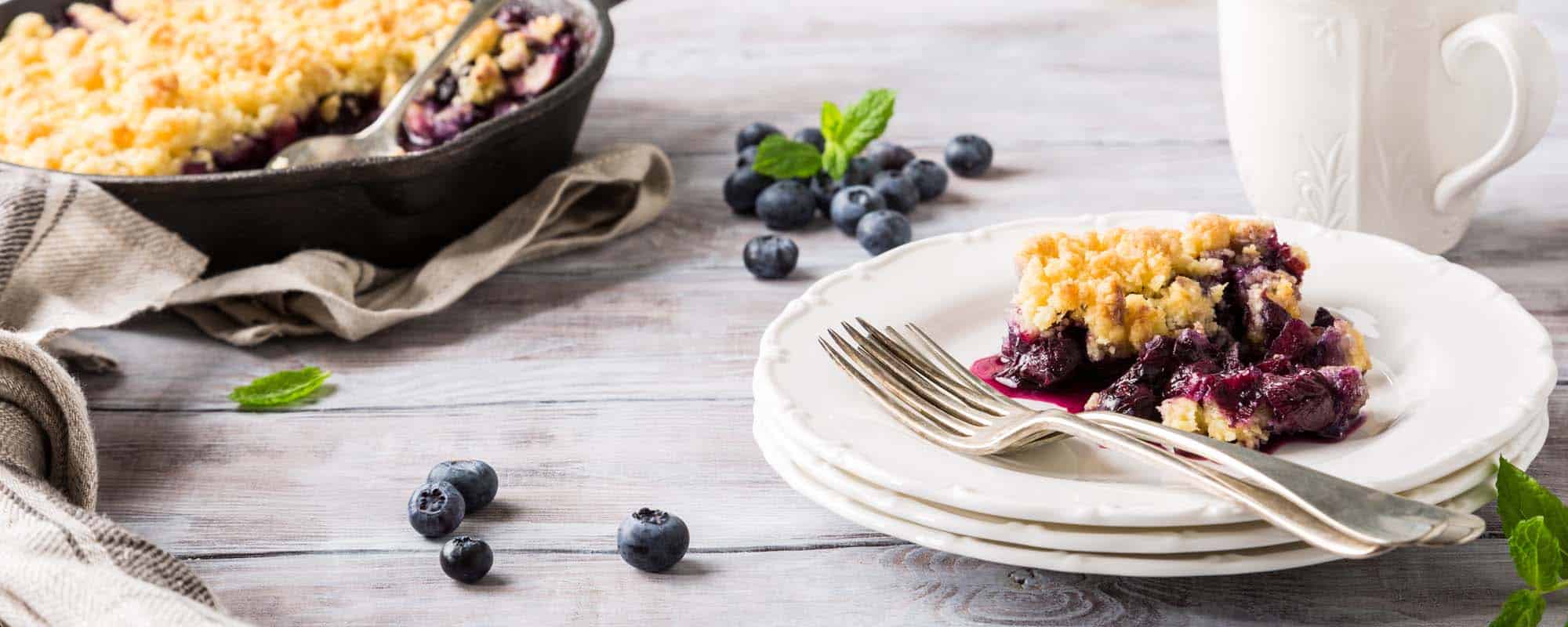 Holunderbeeren-Heidelbeer-Crumble mit einer Prise Zitrone | Waldmahl.de