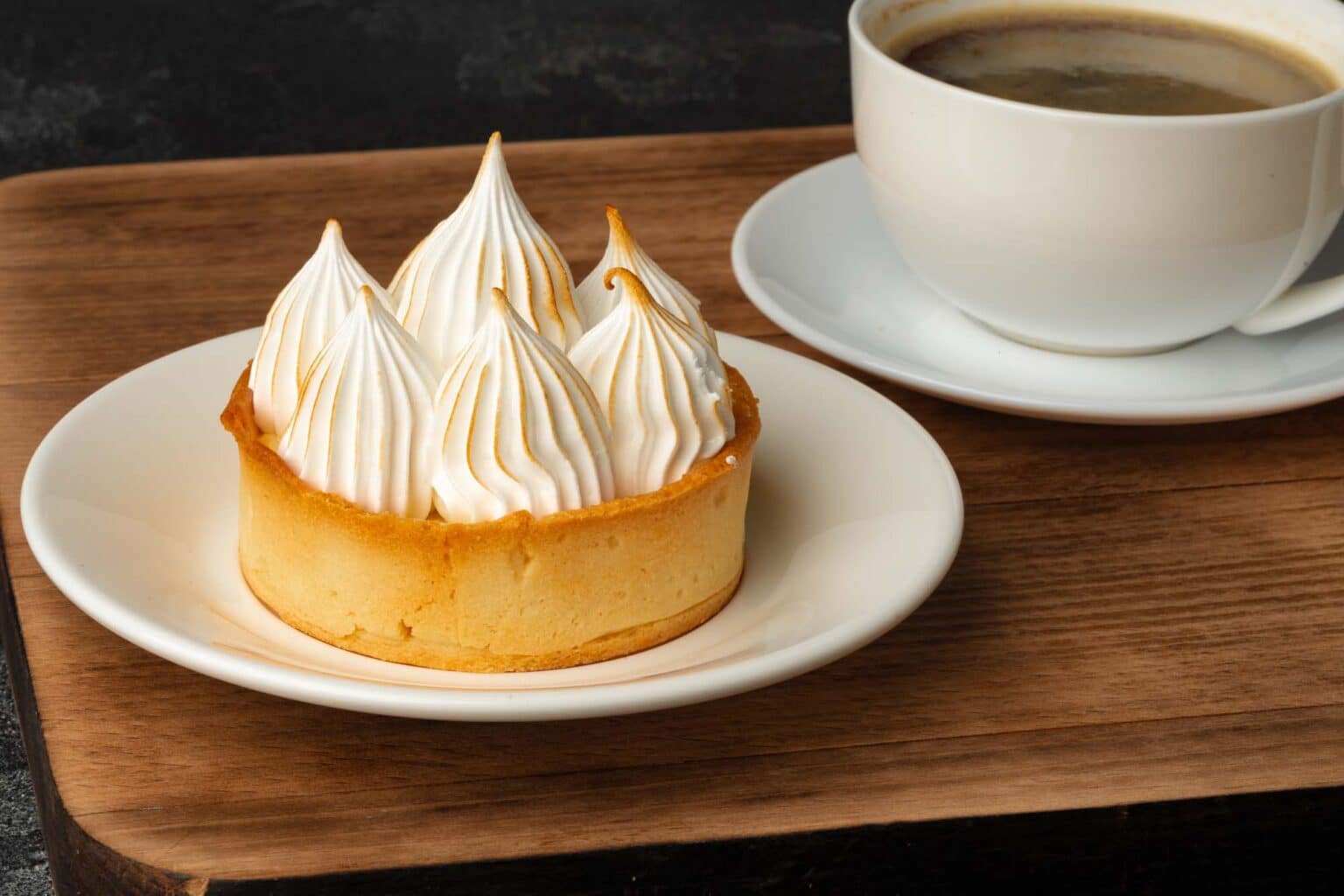 Baiser-Törtchen mit Berberitzen-Mousse | Waldmahl.de Baiser-Törtchen mit Berberitzen-Mousse | Waldmahl.de