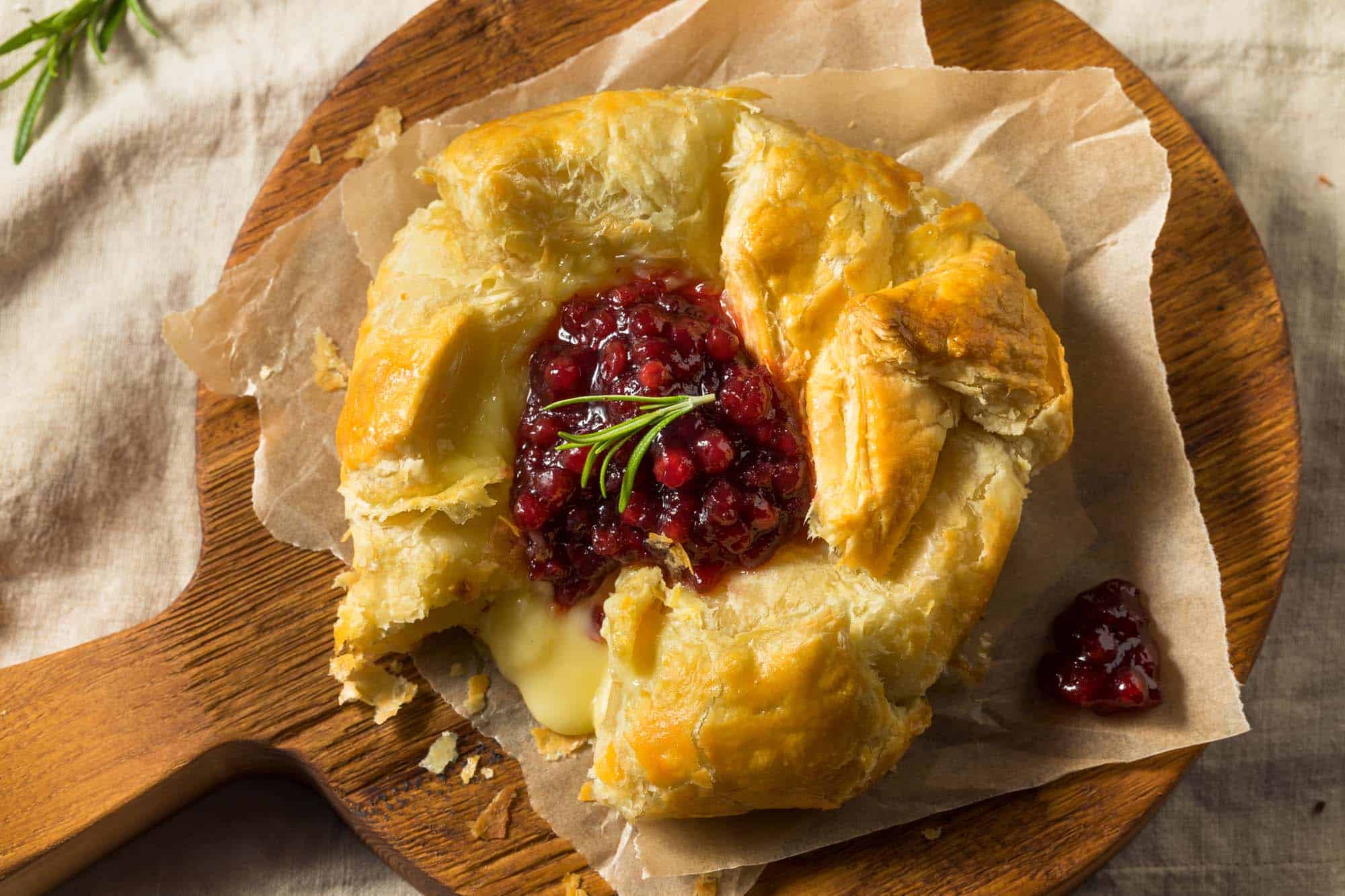 Gebackene Camembert-Törtchen mit Berberitzen-Feigen-Chutney | Waldmahl.de