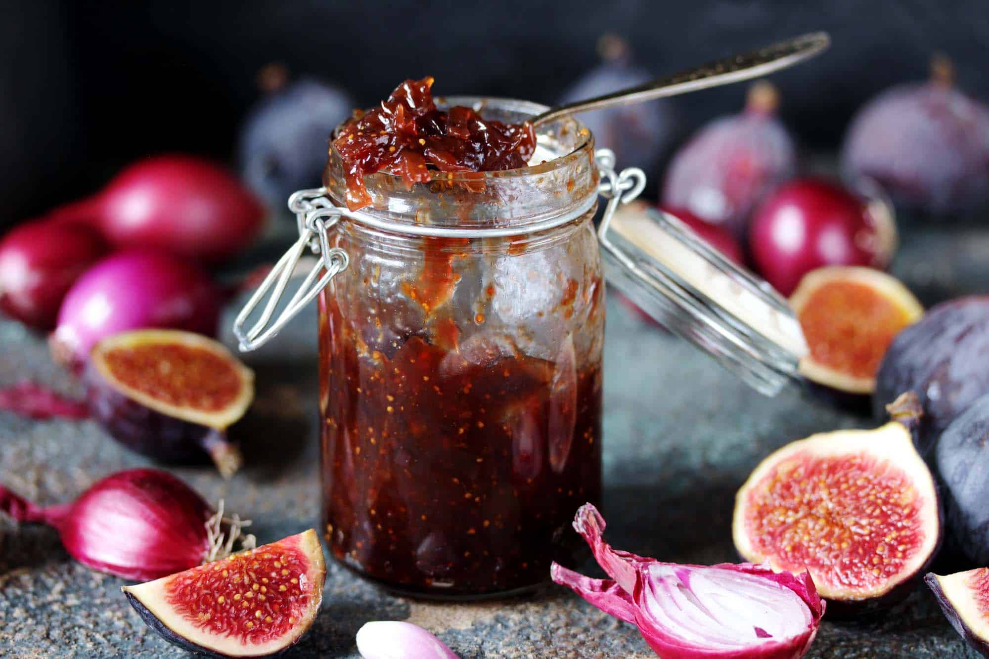 Gebackene Camembert-Törtchen mit Berberitzen-Feigen-Chutney | Waldmahl.de