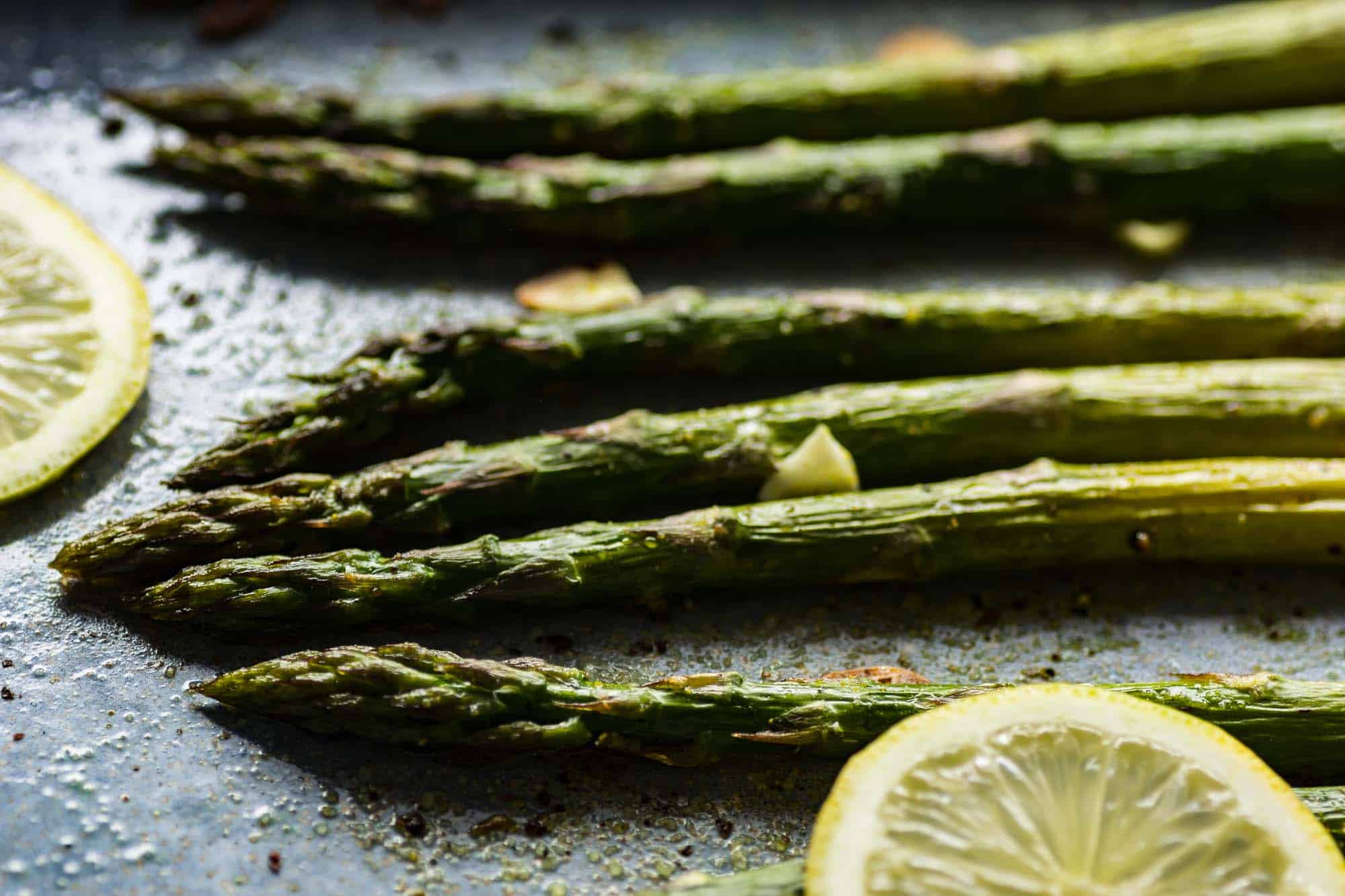 Gebratener Spargel mit Berberitzen-Buttersauce | Waldmahl.de