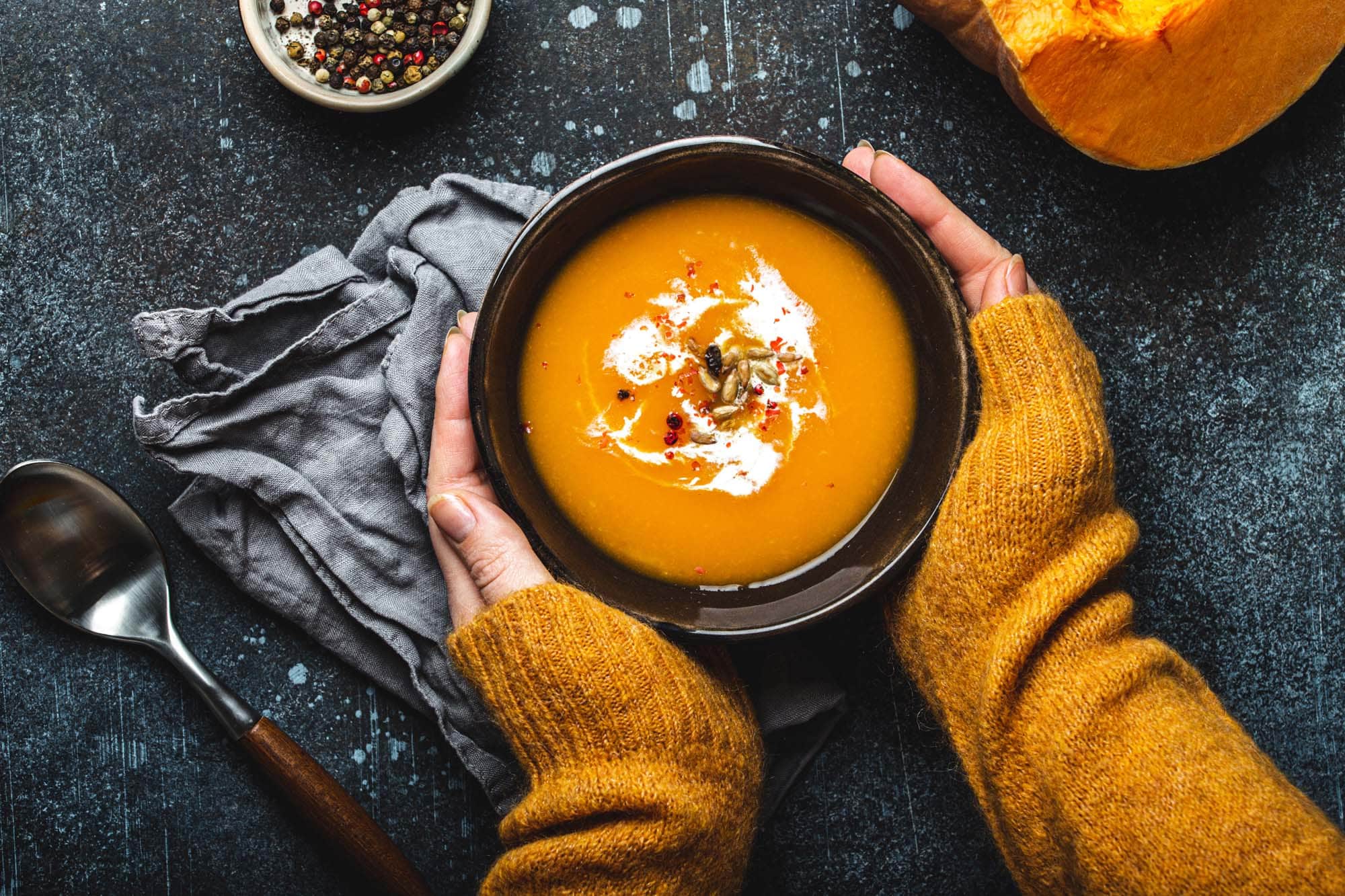 Kürbis-Holunderbeeren-Suppe mit würziger Note | Waldmahl.de